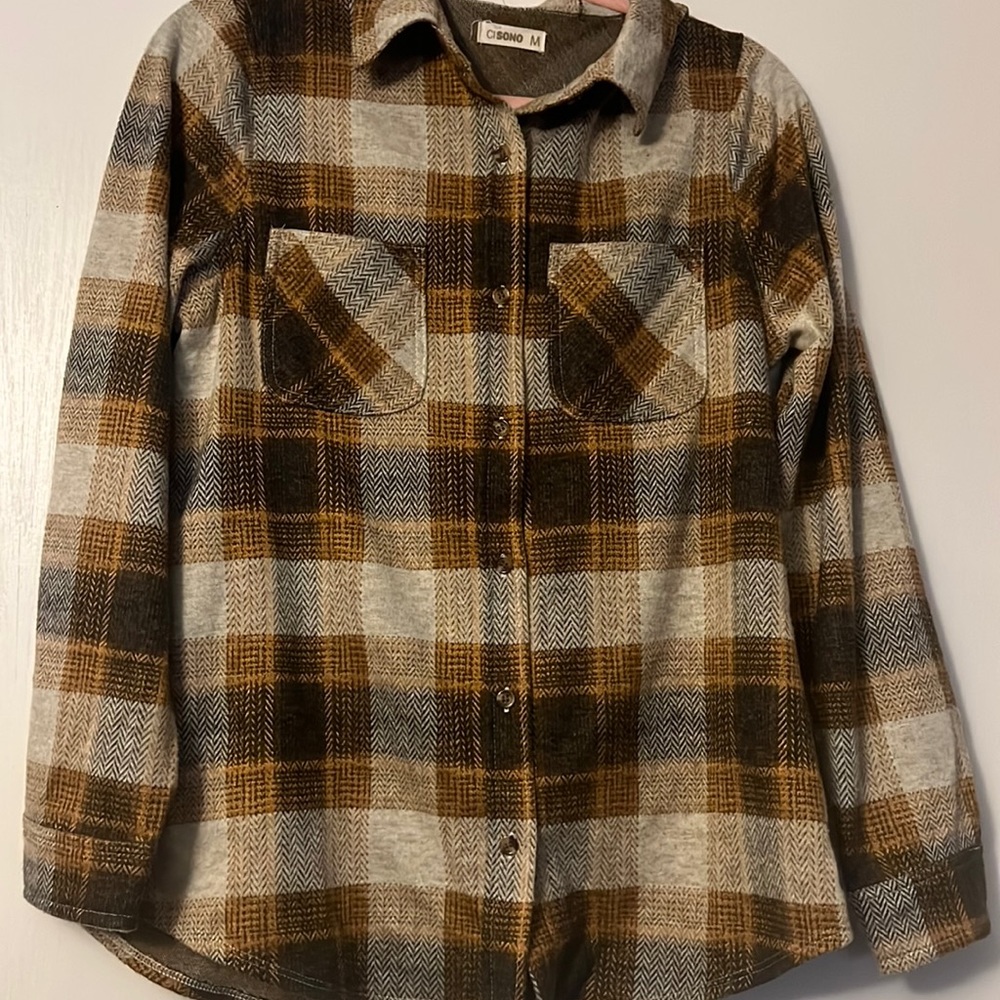 Brown Plaid Button-Up Shirt. Size Medium.